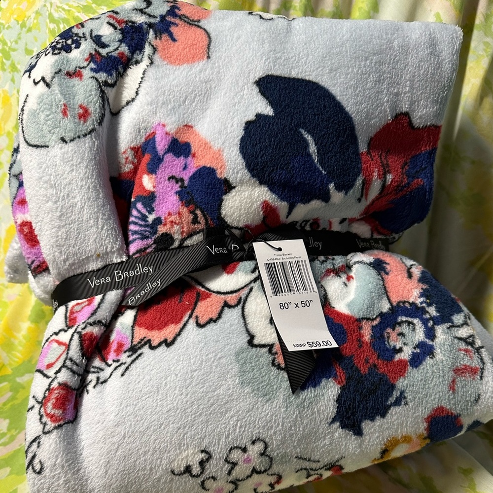 Brand new Vera Bradley throw 80 X50